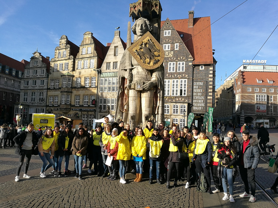 Die Klassen 18B und 19C beim Schule ohne Rassismus Tag 2019