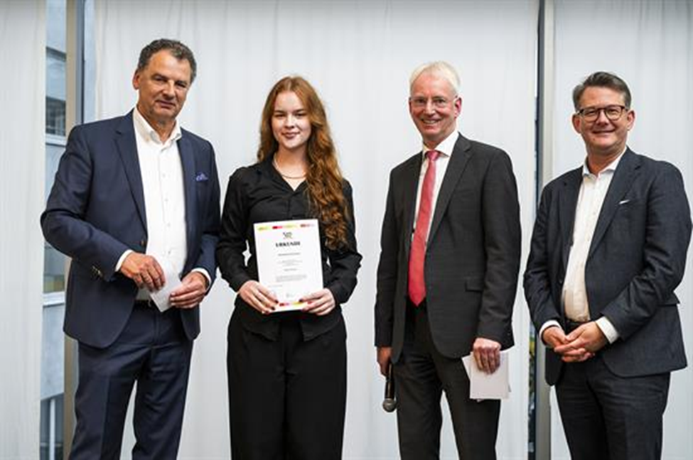 Alexandra Schween mit der Leitung der Karl Nix Stiftung